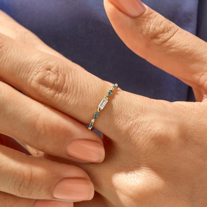 Baguette Novella Ring in Gold