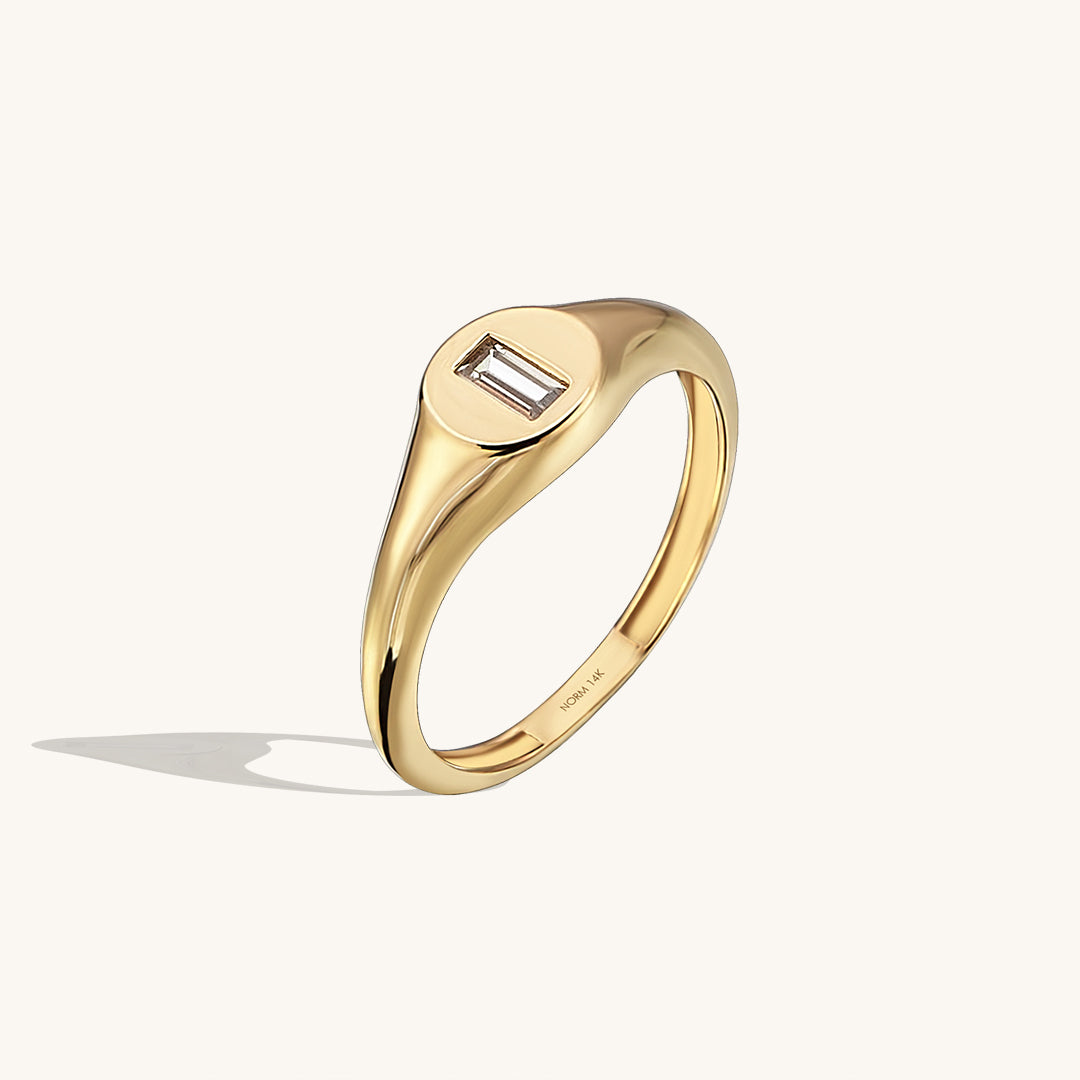 Baguette Signet Ring in Gold
