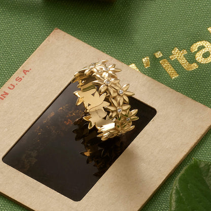 Bold Flower Band Ring in Gold