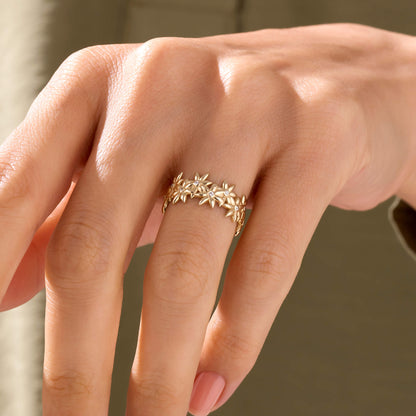 Bold Flower Band Ring in Gold