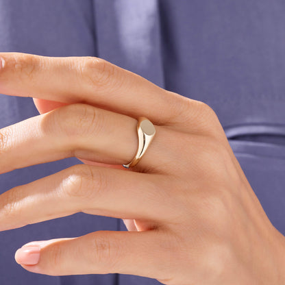 Circle Signet Ring in Gold