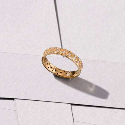 Criss Cross Band Ring in Gold