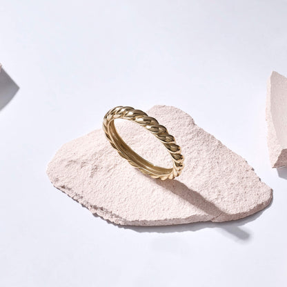 Croissant Band Ring in Gold