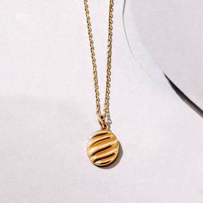 Croissant Necklace in Gold