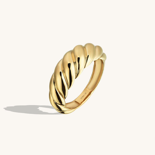Croissant Ring in Gold