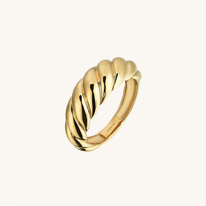 Croissant Ring in Gold