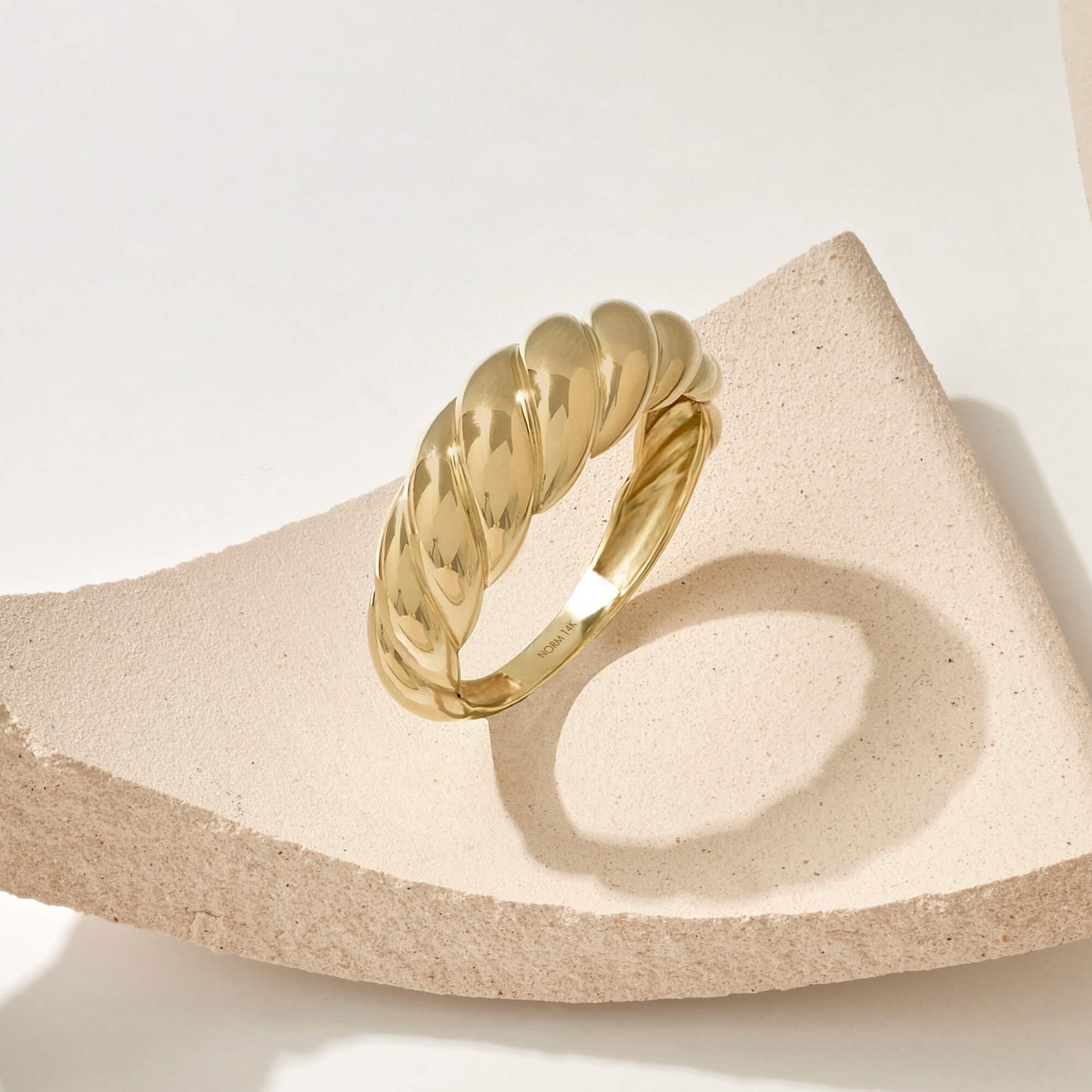 Croissant Ring in Gold