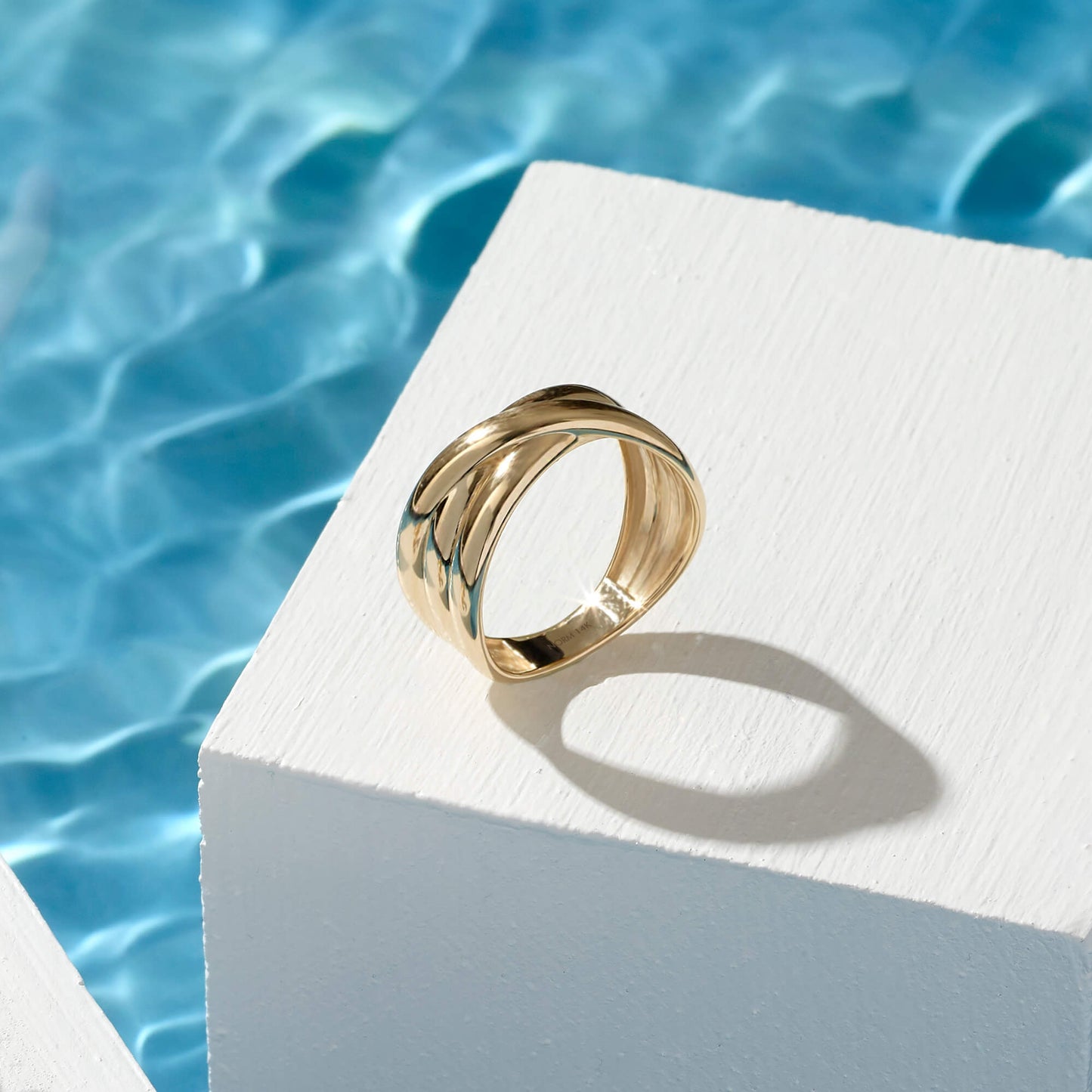 Crossover Ring Wedding Band in Gold