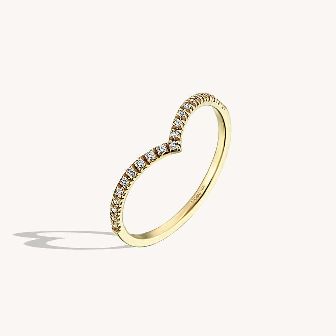 Minimal Curved Band Ring in Gold