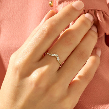 Curved Baguette Ring in Gold