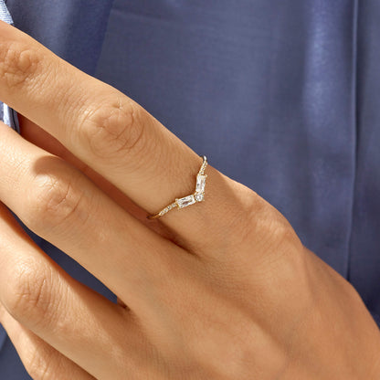 Curved Baguette Ring in Gold