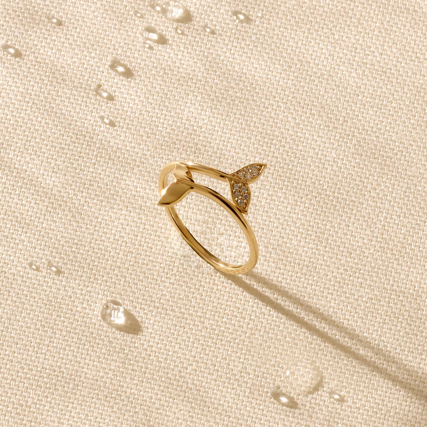 Dolphin Ring in Gold