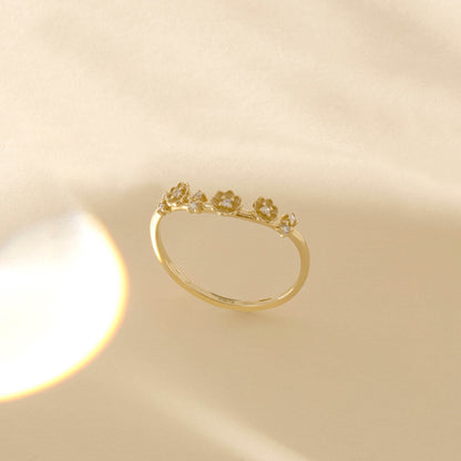 Flower Curved Ring in Gold