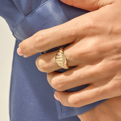 Iconic Croissant Ring in Gold