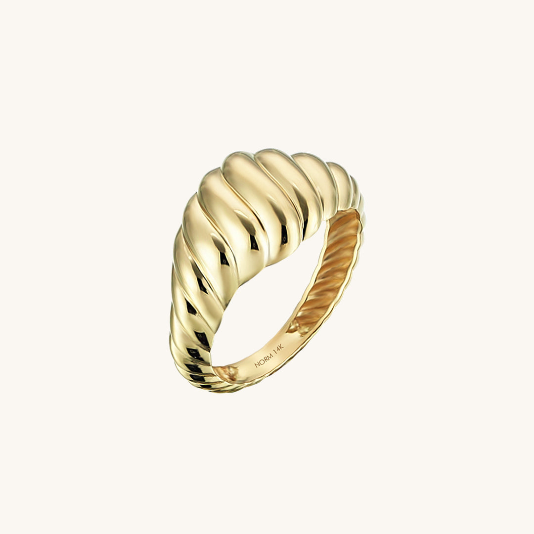 Iconic Croissant Ring in Gold