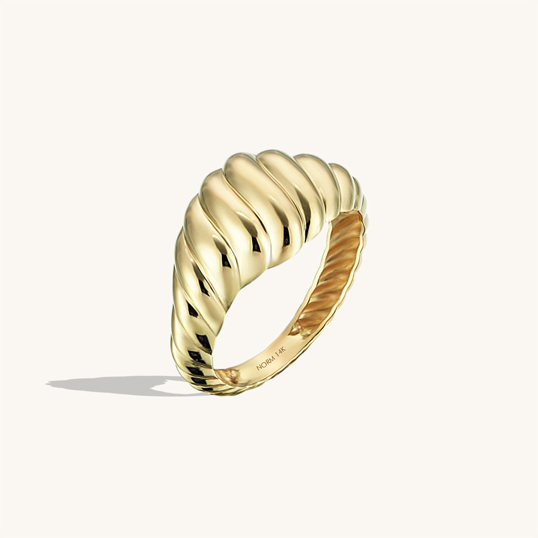 Iconic Croissant Ring in Gold