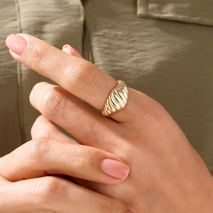 Iconic Croissant Ring in Gold