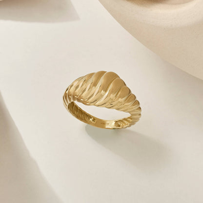 Iconic Croissant Ring in Gold