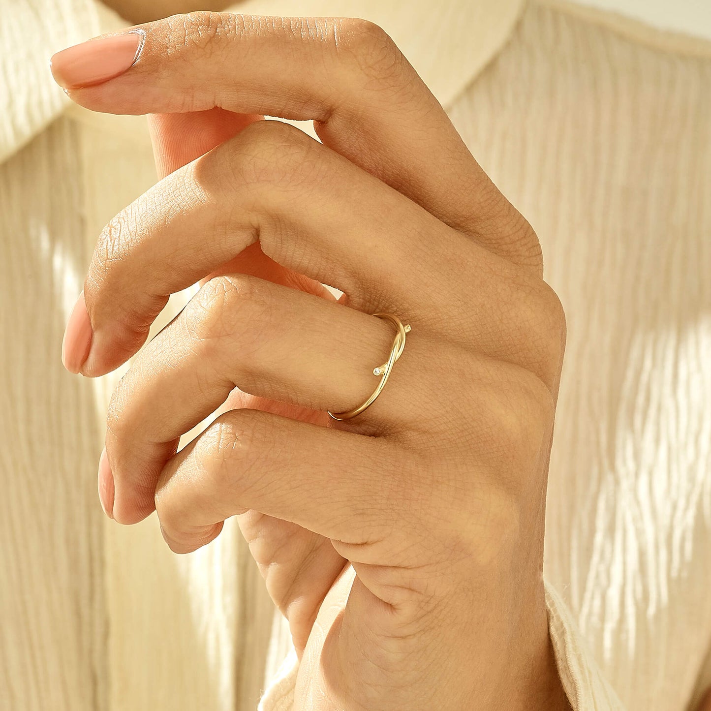 Iconic Knot Ring in Gold