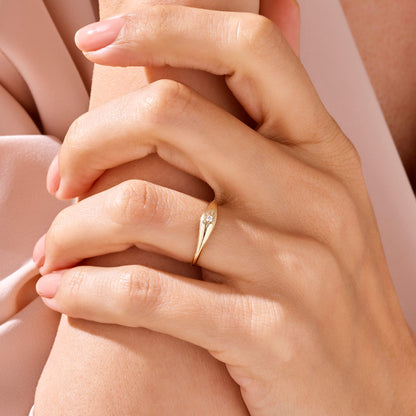 Iconic Signet Star Ring in Gold