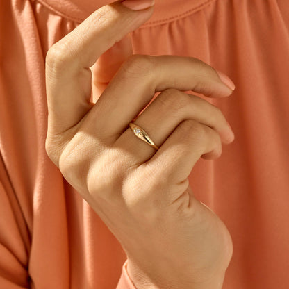 Iconic Signet Star Ring in Gold