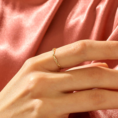 Iconic Twisted Ring in Gold