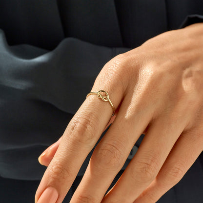 Knot Ring in Gold
