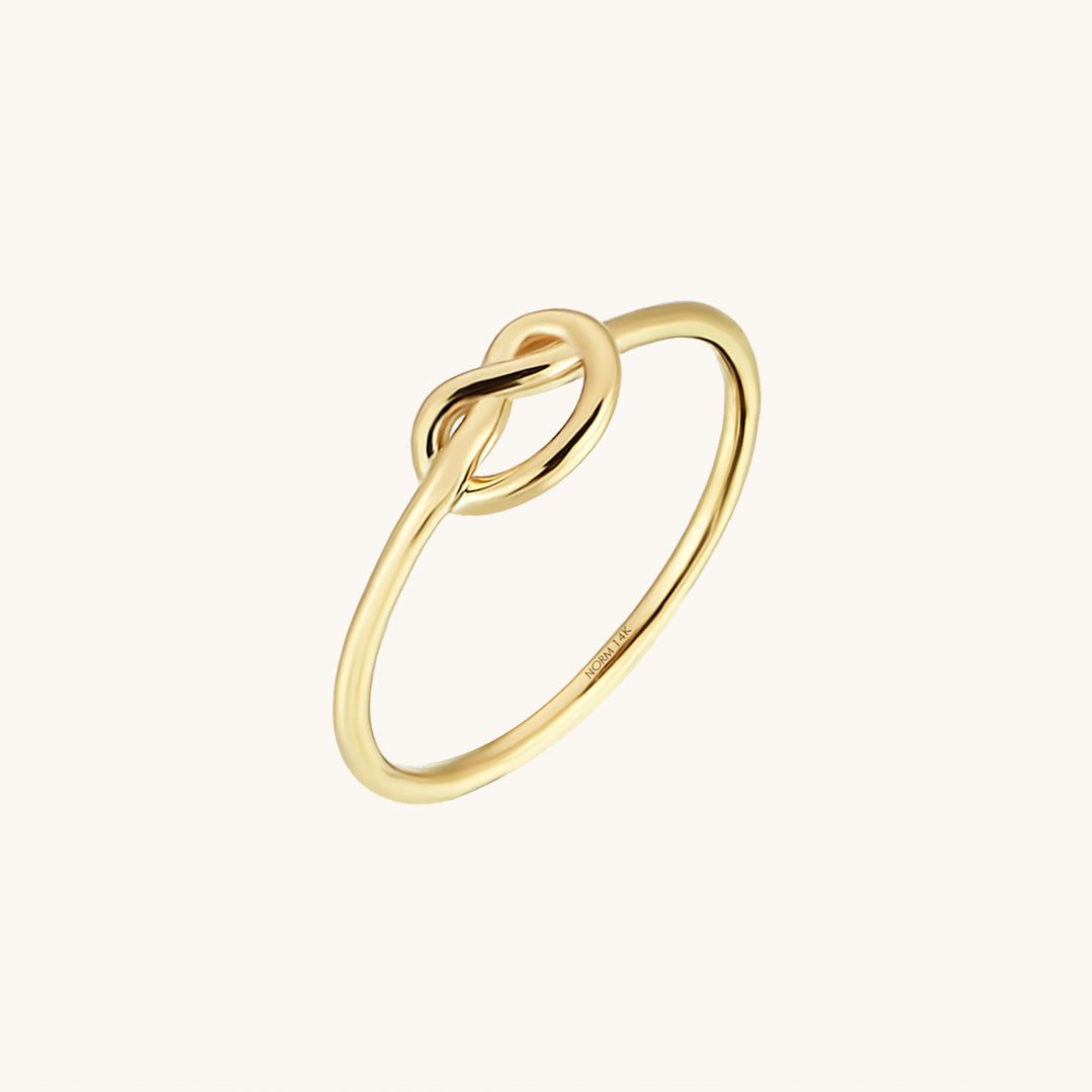 Knot Ring in Gold