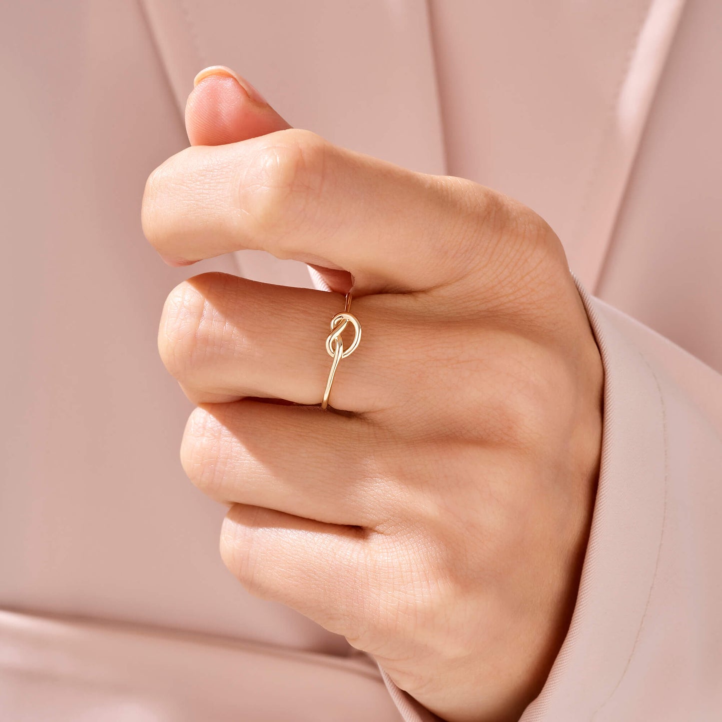 Knot Ring in Gold