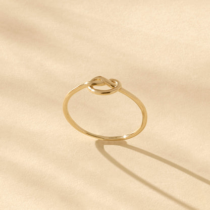 Knot Ring in Gold