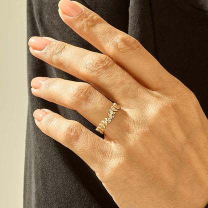 Laurel Wreath Curve Ring in Gold