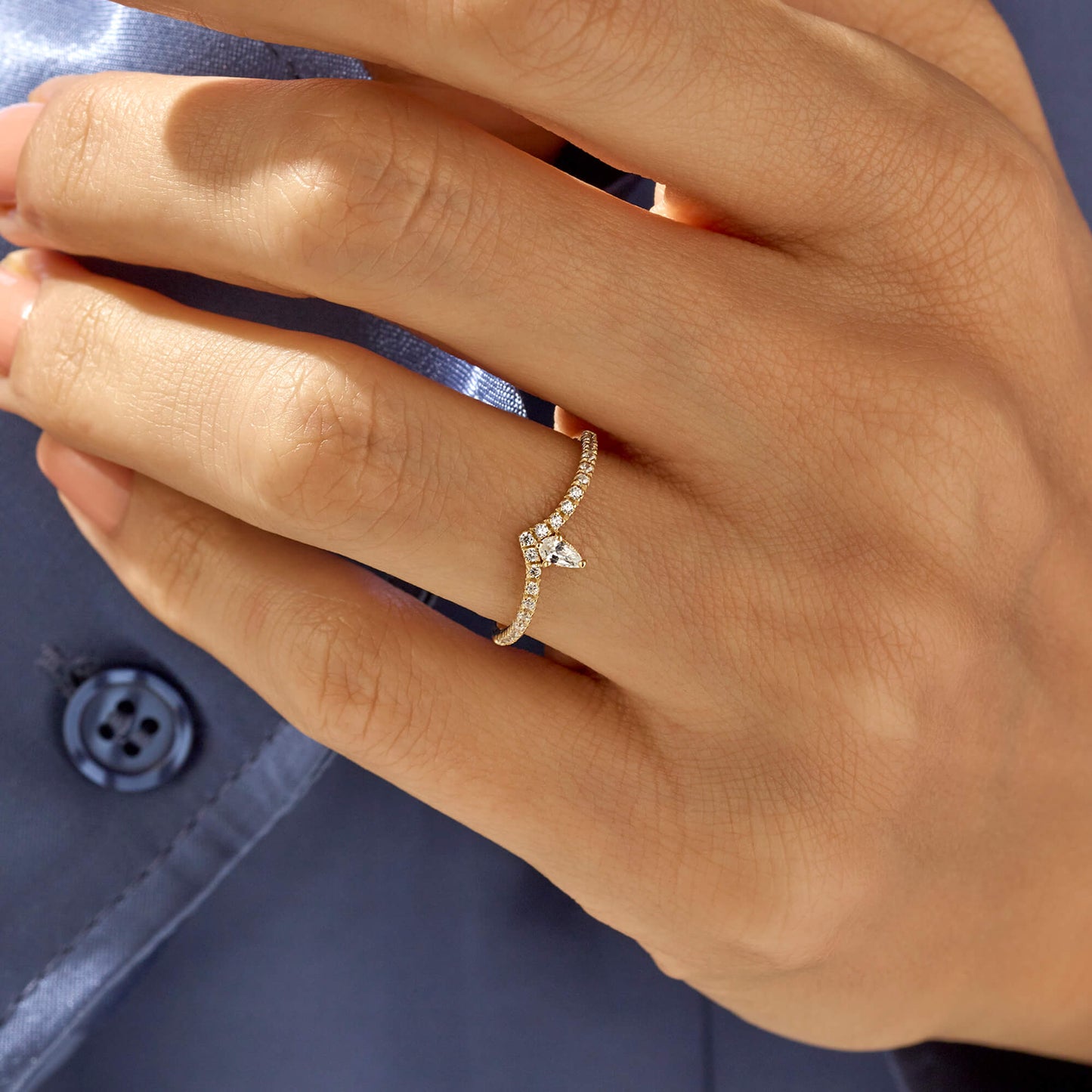 Majestic Curve Ring in Gold