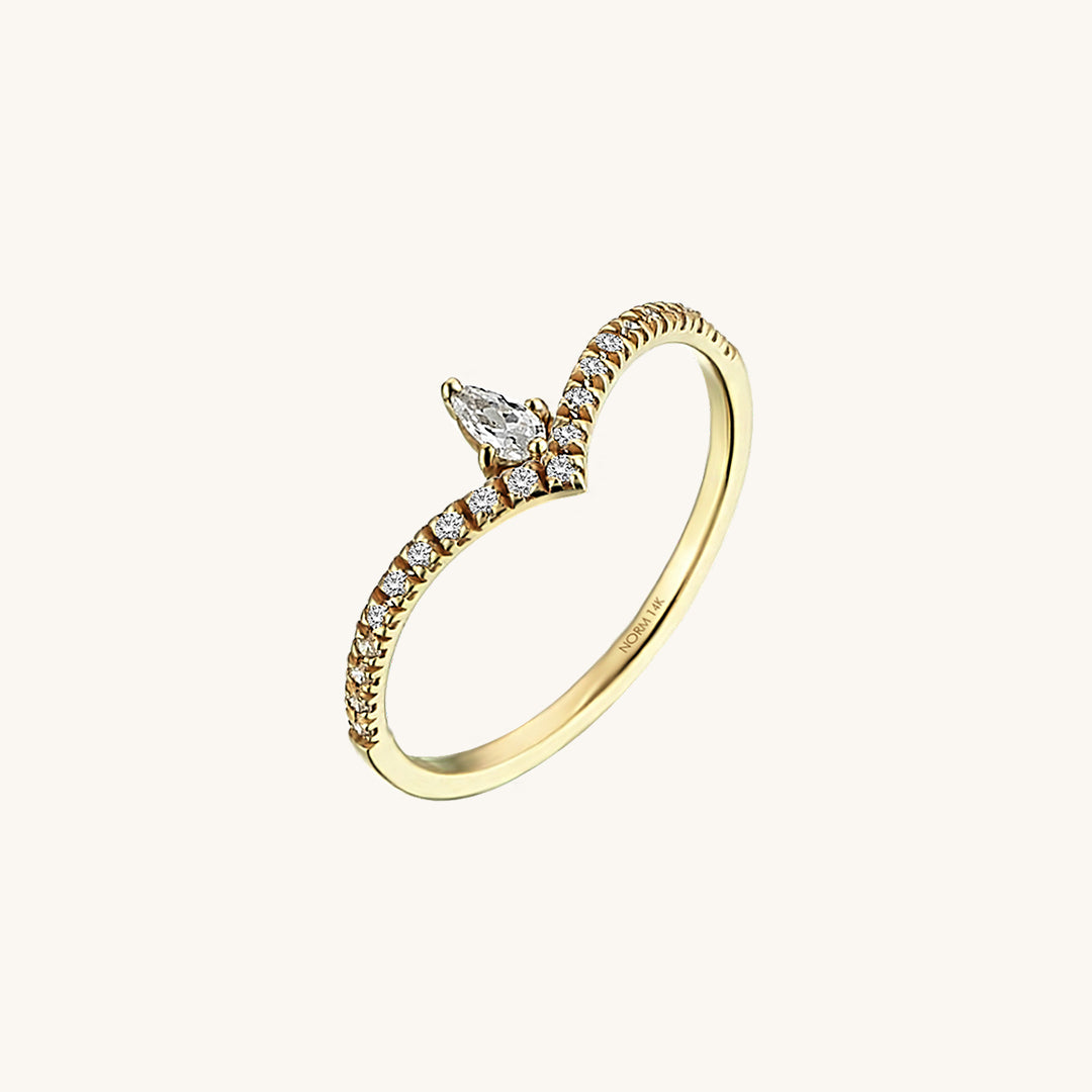 Majestic Curve Ring in Gold
