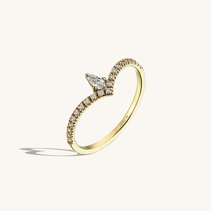 Majestic Curve Ring in Gold