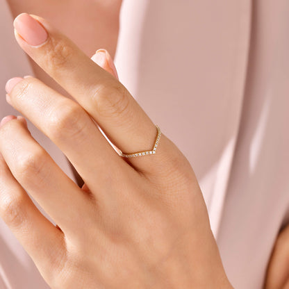 Minimal Curved Band Ring in Gold
