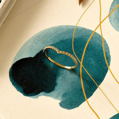 Minimal Curved Band Ring in Gold