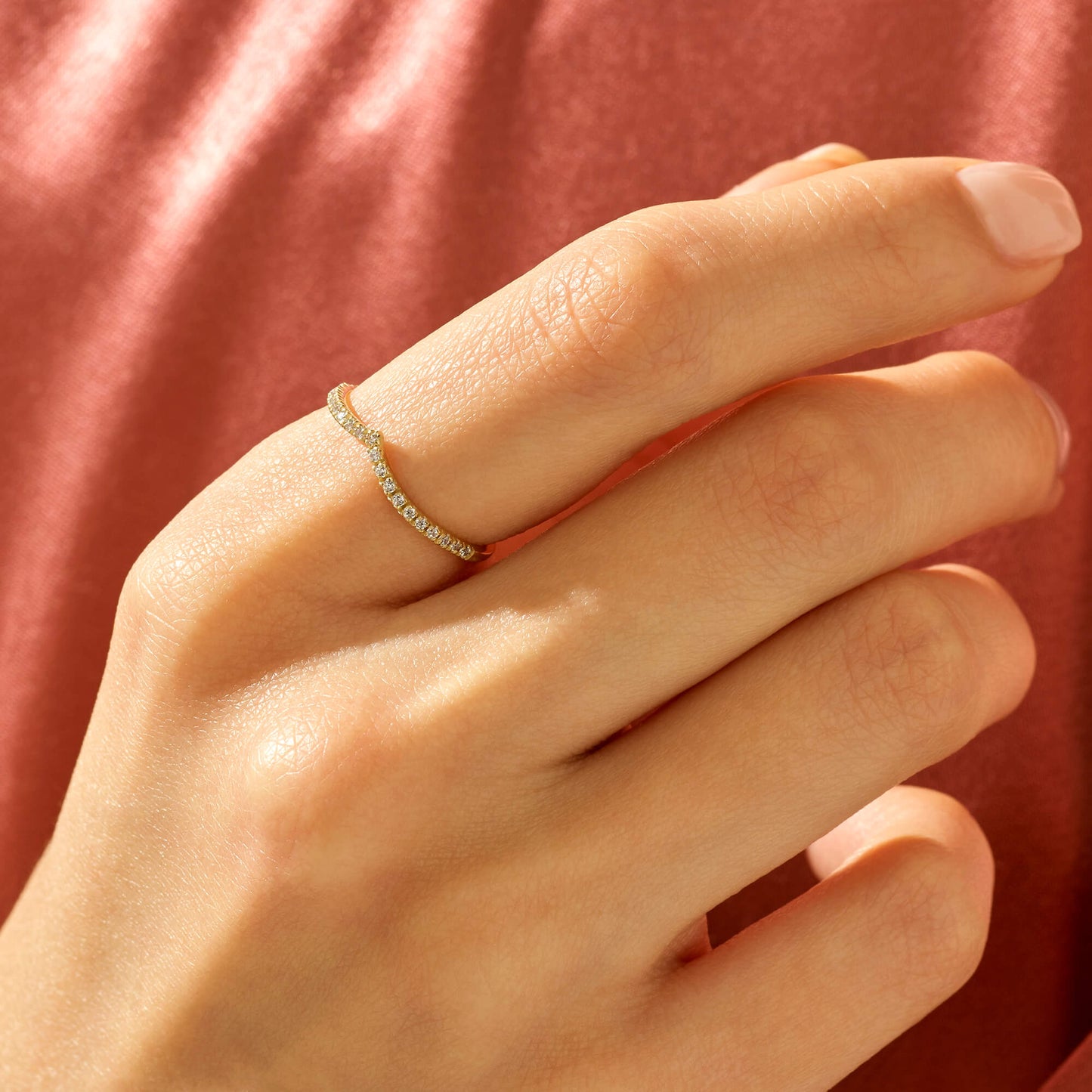 Minimal Curved Band Ring in Gold