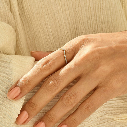 Minimal Curved Band Ring in Gold
