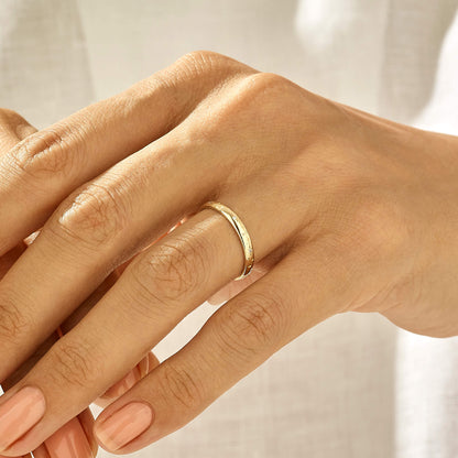 Minimal Star Pave Band Ring in Gold