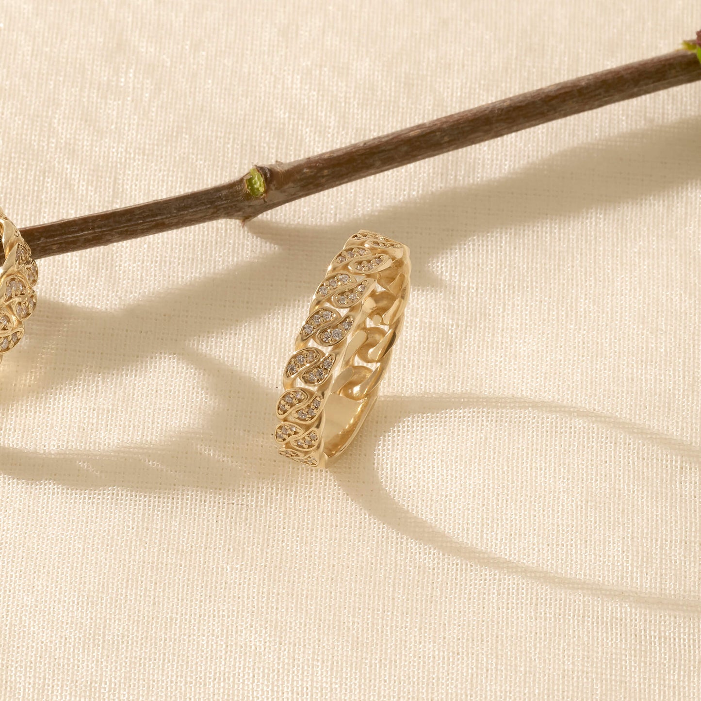 Minimalist Cuban Links Ring in Gold