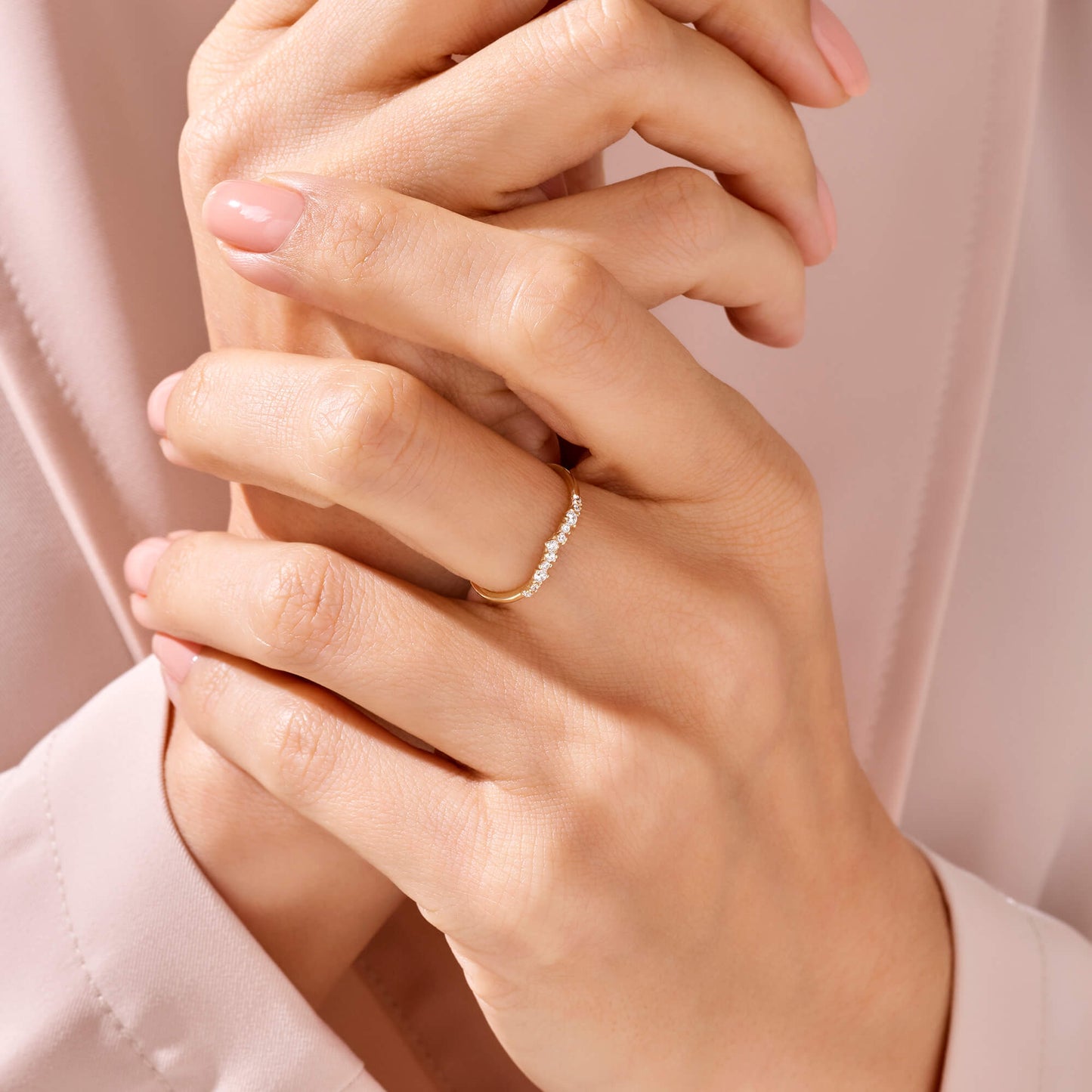 Minimalist Curve Ring in Gold