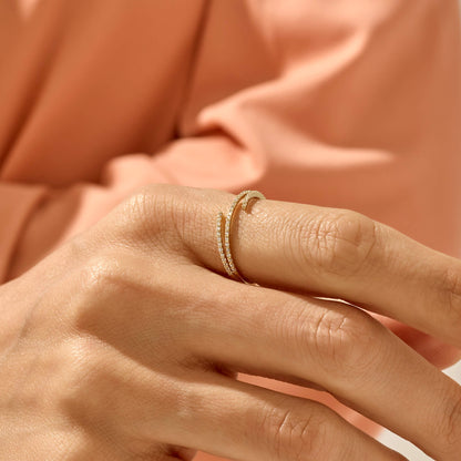 Minimalist Wraparound Ring in Gold