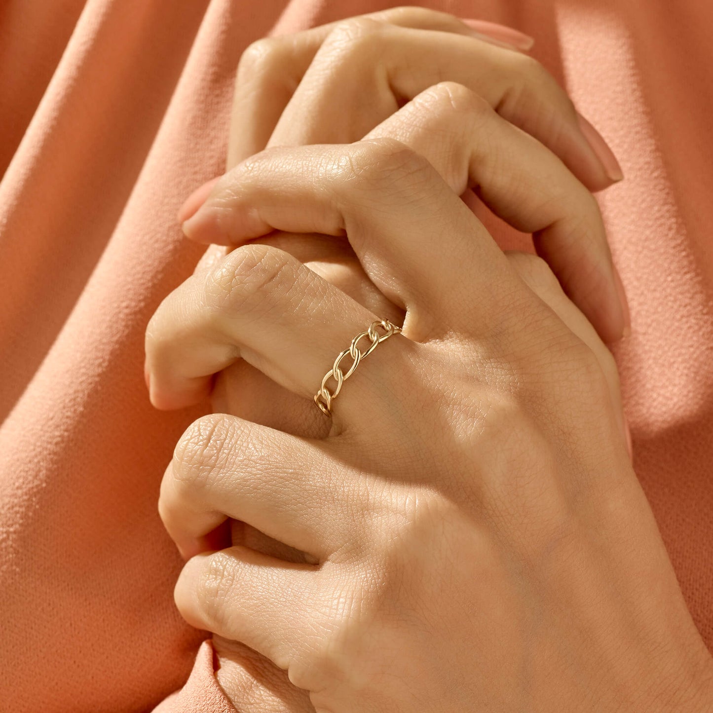 Oval Chain Ring in Gold