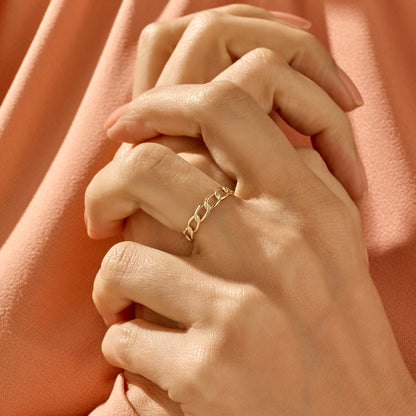 Oval Chain Ring in Gold