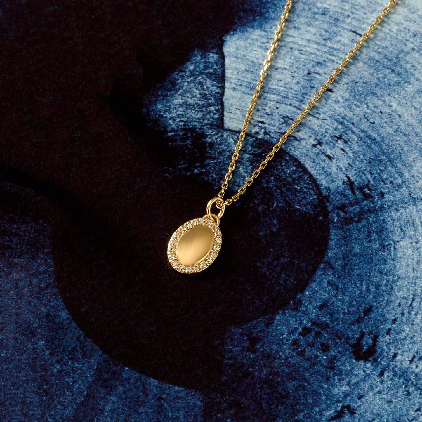 Oval Signet Necklace in Gold