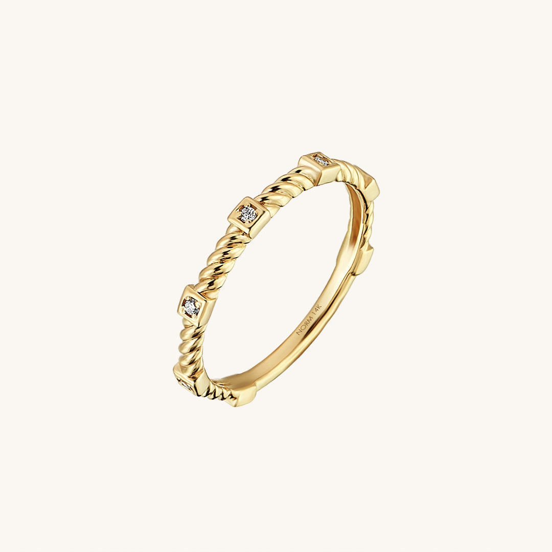 Premium Twined Solo Ring in Gold