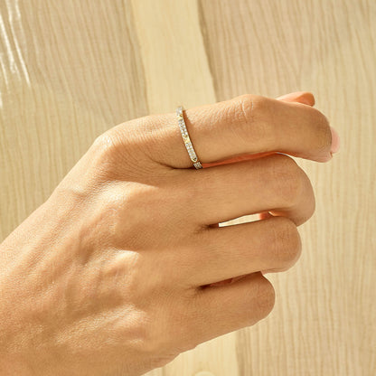 Pyramid Ring in Gold