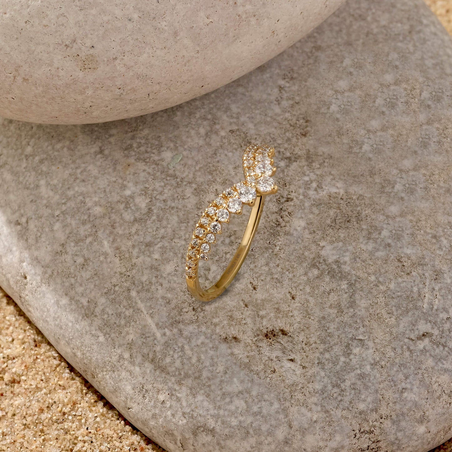 Royal Curve Ring in Gold