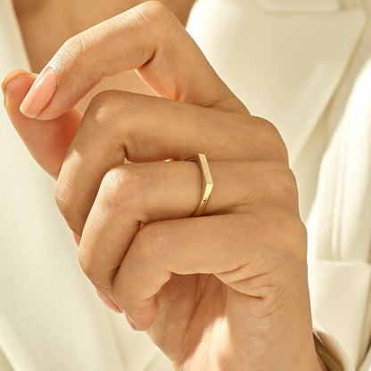 Bar Signet Ring in Gold