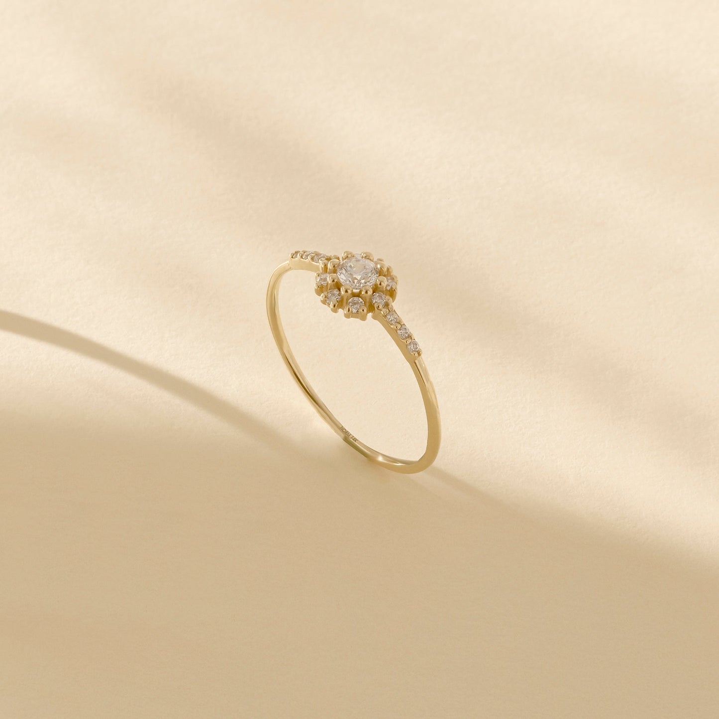 Snowflake Ring in Gold